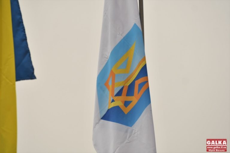 У Франківську підняли олімпійський прапор з нагоди старту Зимових ігор у Пекіні (ФОТО)