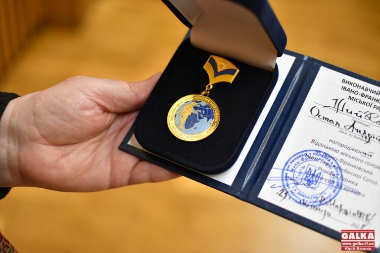 “Зміни світ на краще”: молодих франківців вперше відзначили нагородою імені Романа Гурика (ФОТО)
