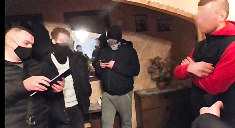 За грабежі 22-річний прикарпатець чекатиме вироку за ґратами (ФОТО)