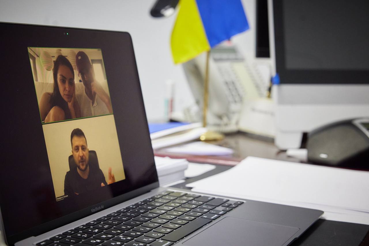 Зеленський подякував Куніс та Кутчеру — вони зібрали 35 млн доларів для українців