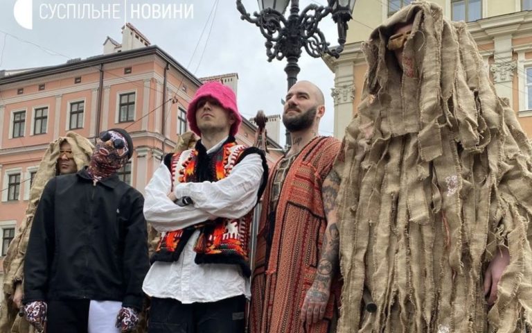 Kalush Orchestra виступить на Євробаченні наживо, а перед цим поїде в тур збирати гроші для допомоги Україні, – соліст Олег Псюк