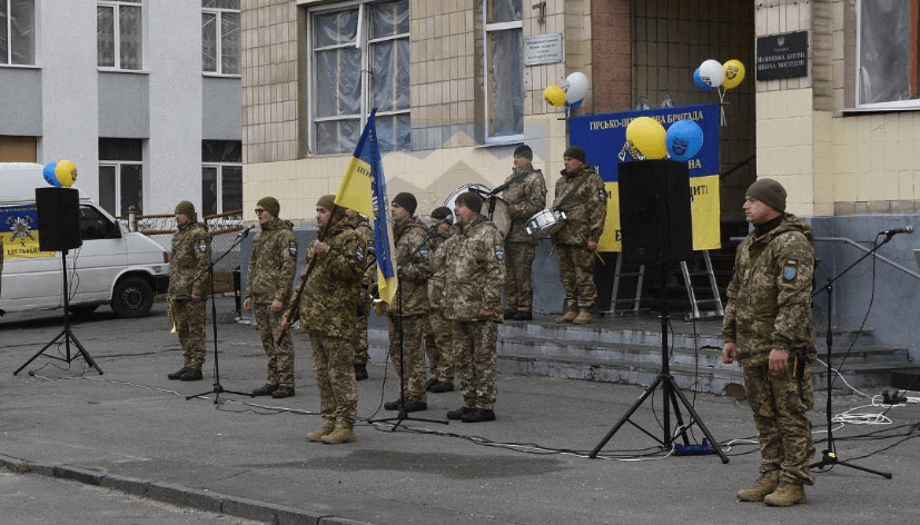 На Житомирщині на звільненій від росіян території прикарпатська “десятка” дала концерт (ФОТО)