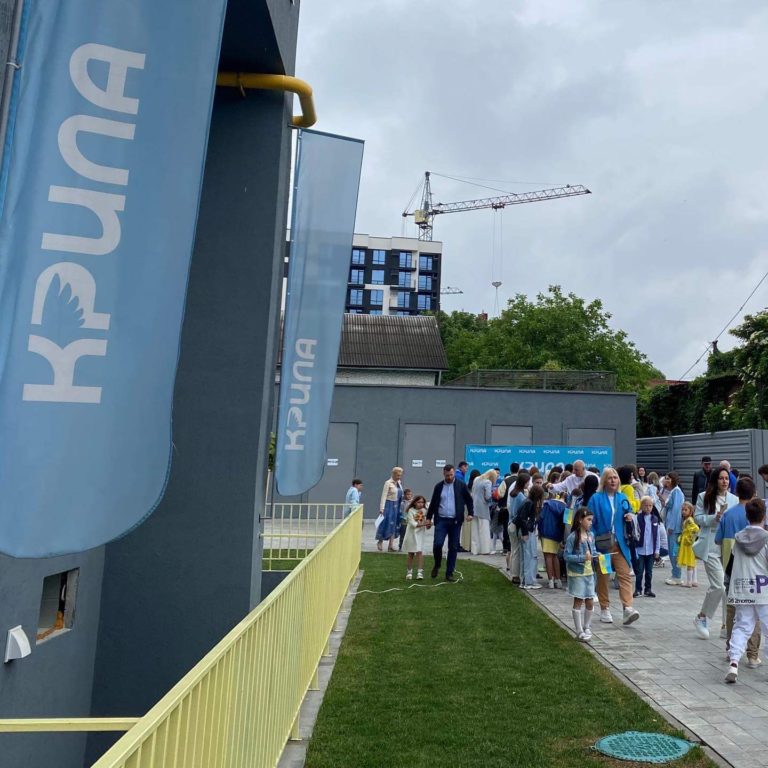 В івано-франківській приватній гімназії “Крила” відзначили останній дзвоник (ФОТО)