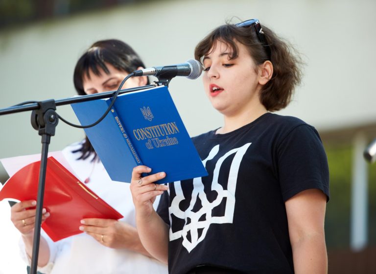 У Франківську діти читали Конституцію з нагоди її 26-річниці  (ФОТО)