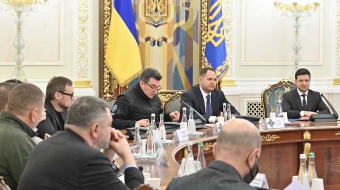Зеленський запровадив санкції проти Путіна, Пєскова й російських урядовців