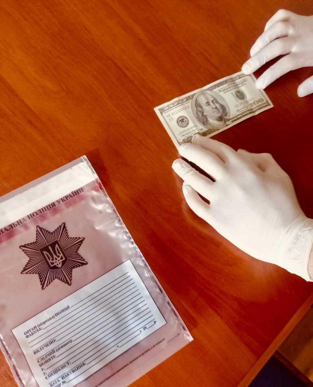 На Калущині жінка намагалася “відкупити” від правосуддя чоловіка, якого поліція спіймала п’яним на мопеді (ФОТО)