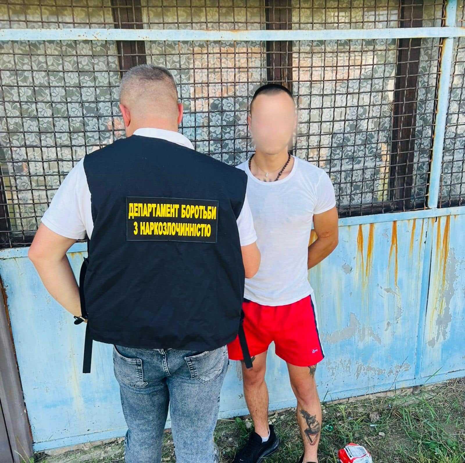 “Замовив через інтернет”: на Снятинщині юнак отримав посилку з “амфетаміном”(ФОТО)