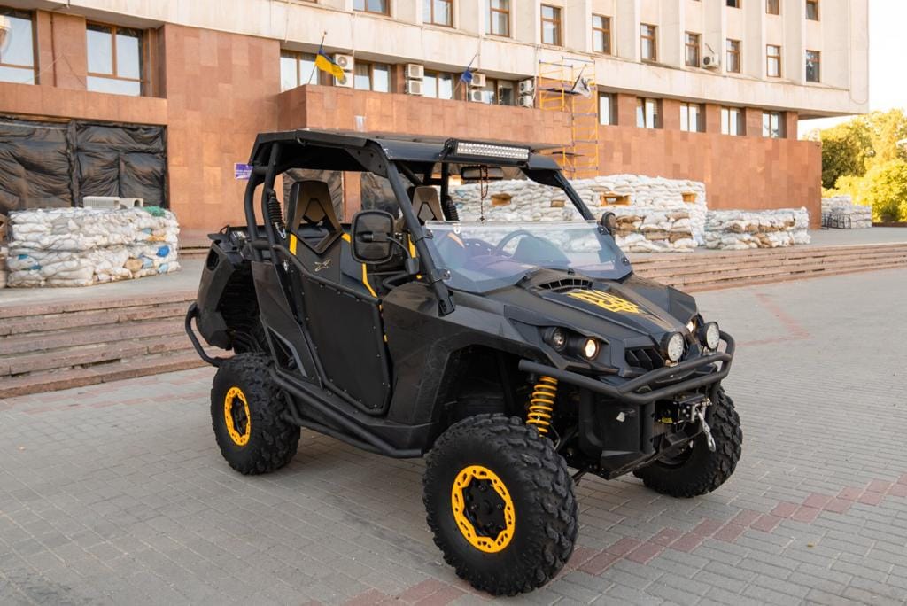 Ще один автомобіль і військову амуніцію передали з Прикарпаття у зону бойових дій (ФОТО)