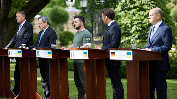 Зеленський – Макрону, Шольцу і Ко: Росія не хоче миру, вона хоче війни