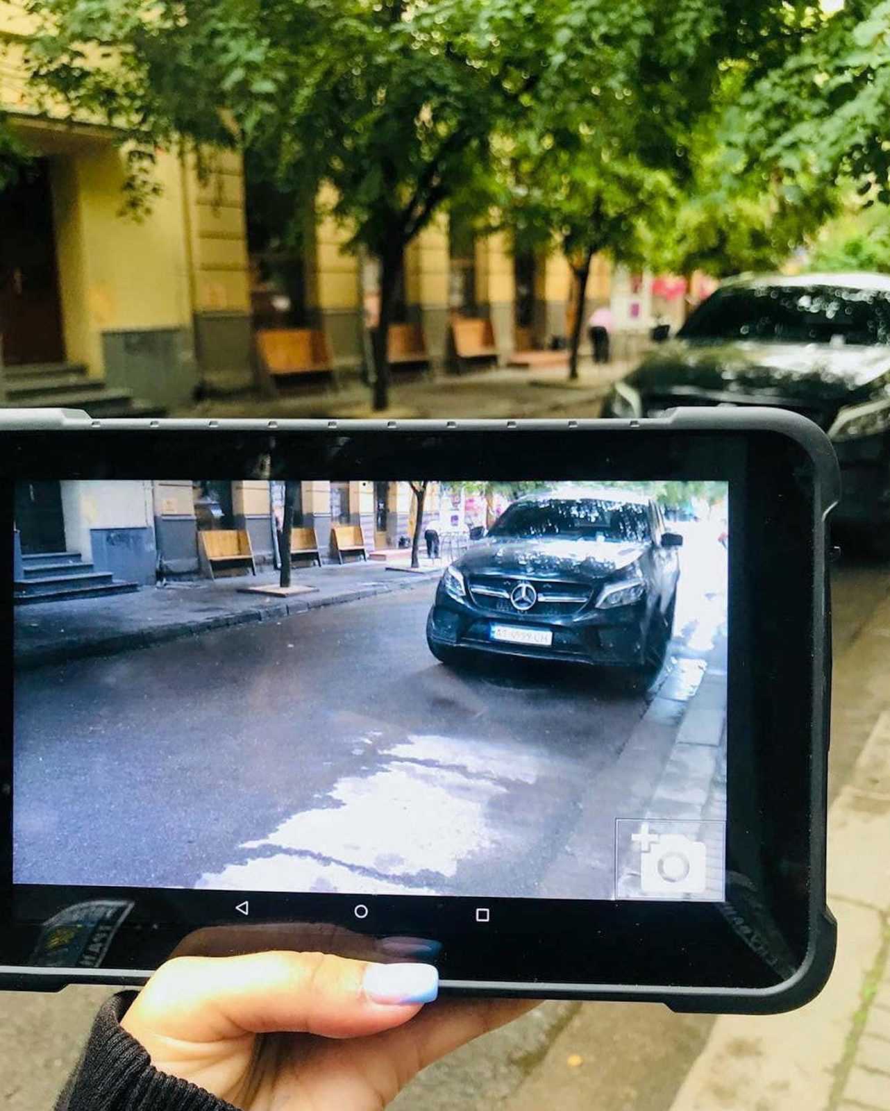 У травні порушникам паркування у Франківську виписали штрафів на понад мільйон
