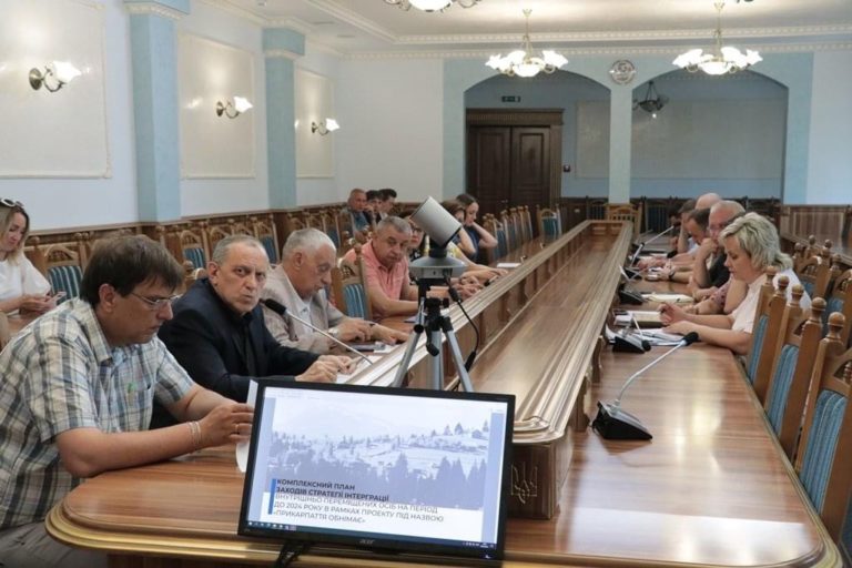 Проєкт «Прикарпаття обіймає» : в ОДА обговорювали, як інтегрувати вимушених переселенців