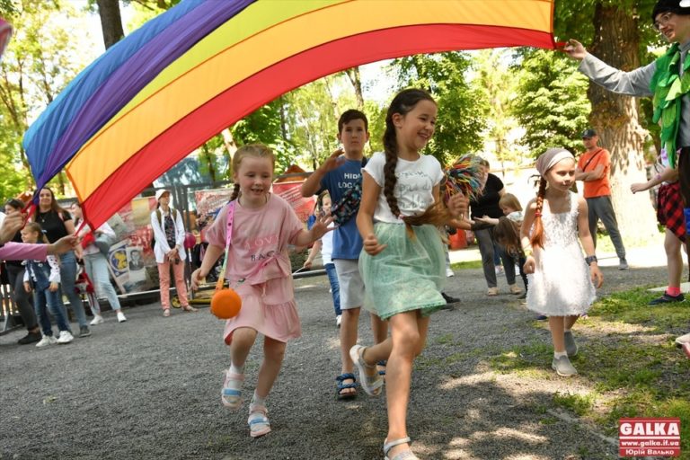 День захисту дітей: лісівники та волонтери організували свято для малечі у палаці Потоцьких (ФОТОРЕПОРТАЖ)