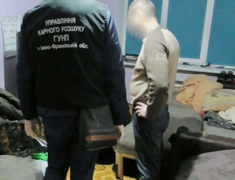 Розбій та викрадення прикарпатця: справу рекетирів передали до суду