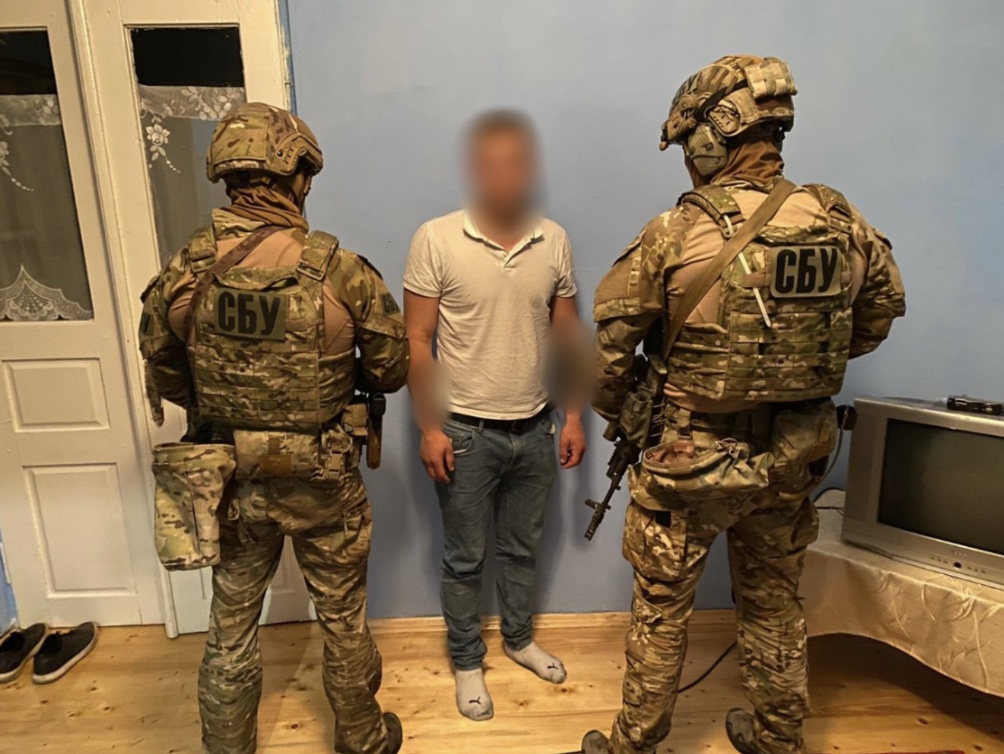 На Прикарпатті викрили чоловіків, які за сім тисяч євро допомагали тікати ухилянтам в Європу (ФОТО)