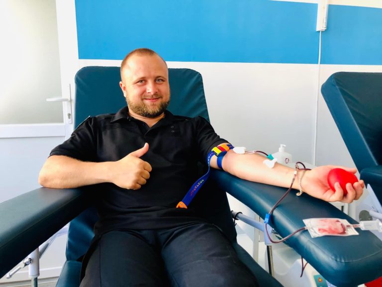 Прикарпатські поліцейські здали кров для поранених військових (ФОТО)