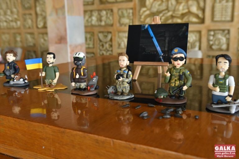 «Воїни світла»: франкіський скульптор-мультиплікатор презентував патріотичну серію мініатюр (ФОТО)