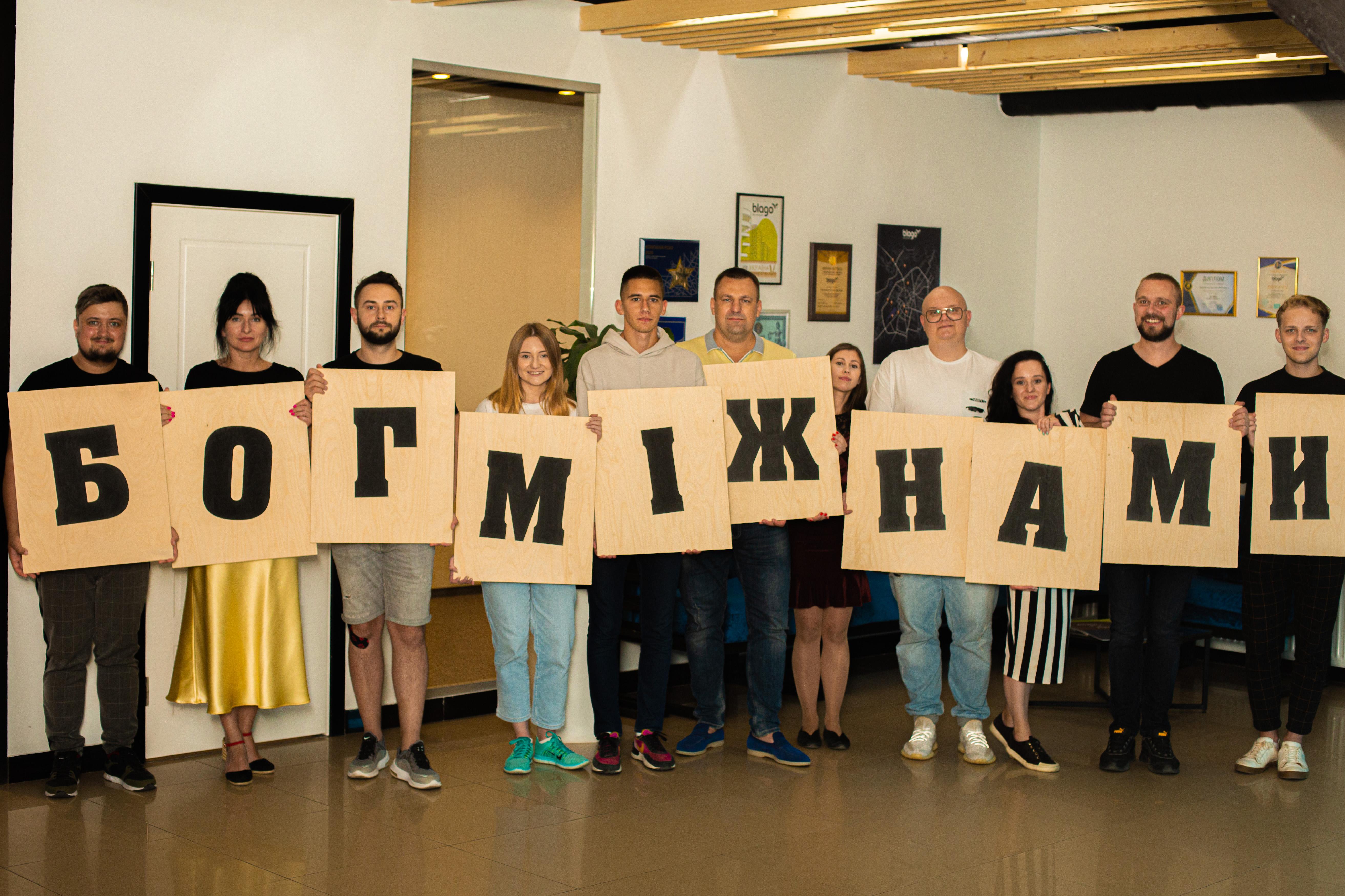 «Бог між нами! Переможемо разом»: у Франківську відкриється мистецький арт-проєкт (ФОТО)