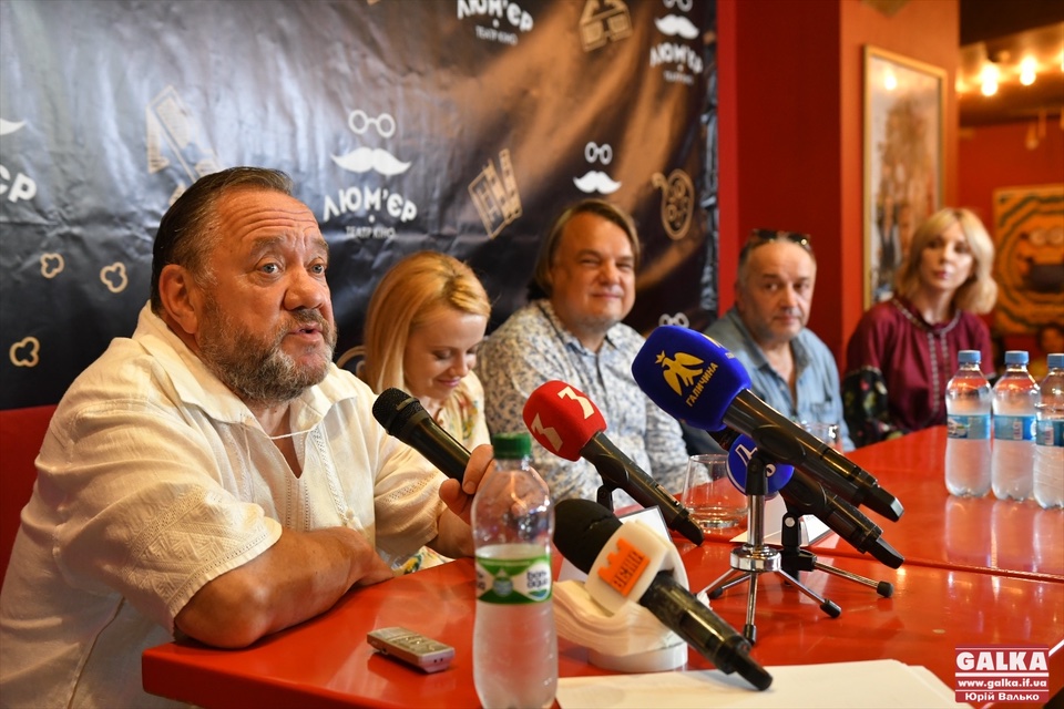 Для франківців влаштували унікальний показ фільму “Небо парасолька”: глядачі зможуть вплинути на долю кінострічки (ФОТО)