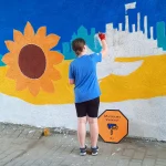 волонтери створюють новий мурал