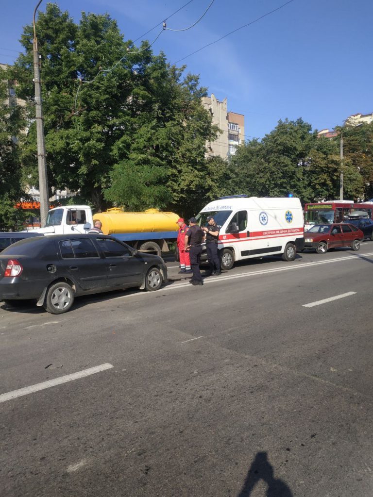 У Франківську в мікрорайоні Пасічна затори через ДТП (ФОТОФАКТ)