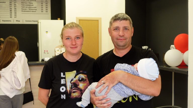 У Калуші переселенці створили кав’ярню у стилі фільму “Леон” Люка Бессона (ФОТО, ВІДЕО) 