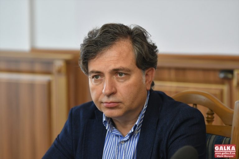 Рекомендуємо батькам оглянути укриття, а потім голосувати за формат навчання – головний освітянин Прикарпаття Віктор Кімакович