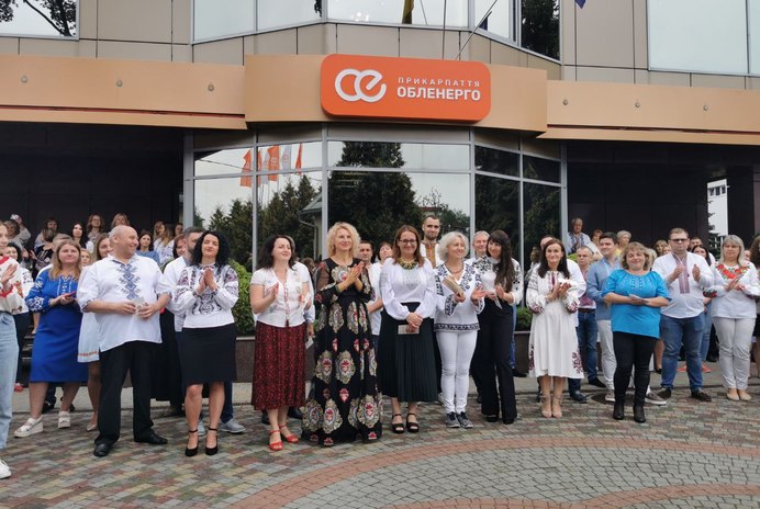Прикарпатські енергетики встановили корпоративний рекорд – разом заспівали “Червону калину” (ФОТО)