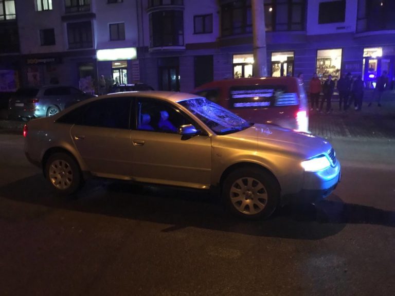 На Вовчинецькій зіткнулися AUDI та електросамокат (ФОТО)