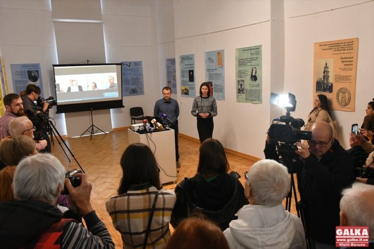 «Становлення ідентичності»: у краєзнавчому музеї презентували виставку про видатних філософів України (ФОТО)