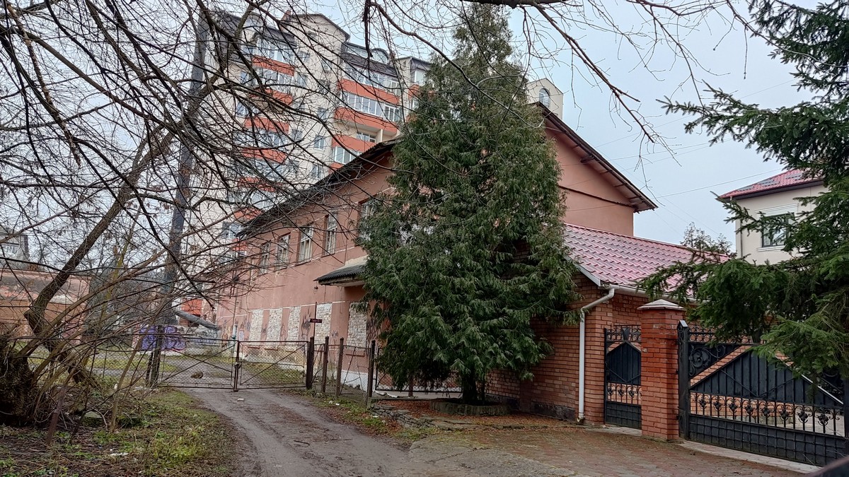 Вкрадену в громади будівлю ТКЕ повернули. Виявляється, її можна відремонтувати під житло для переселенців