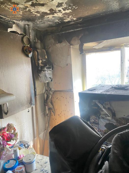 На пожежі у Франківську вогнеборці врятували літню жінку