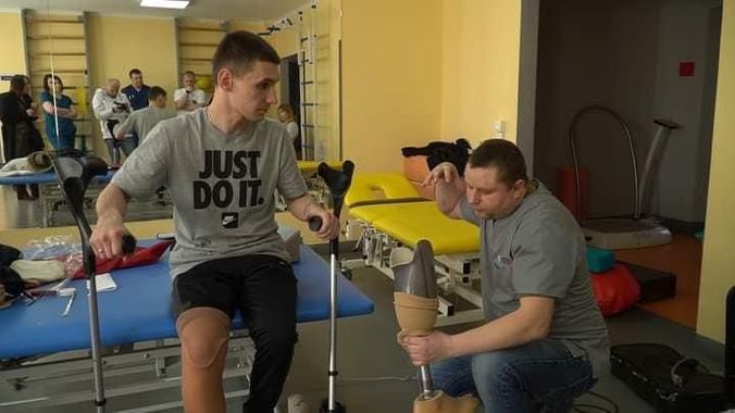 Прикарпатець, який на війні втратив ногу, мріє повернутися на фронт