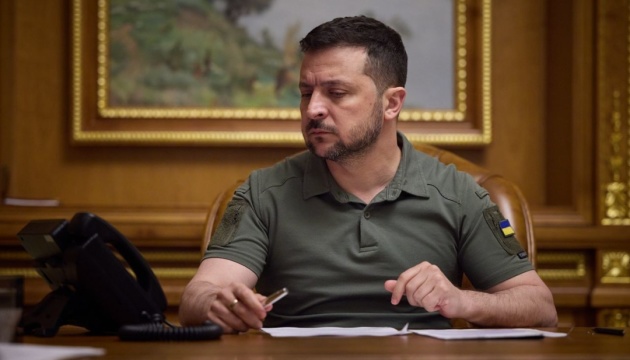 Зеленський доручив Залужному відправляти воєнкомів із тилу на фронт, – Резніков