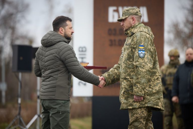 Зеленський присвоїв Героя України комбату з коломийської “десятки”