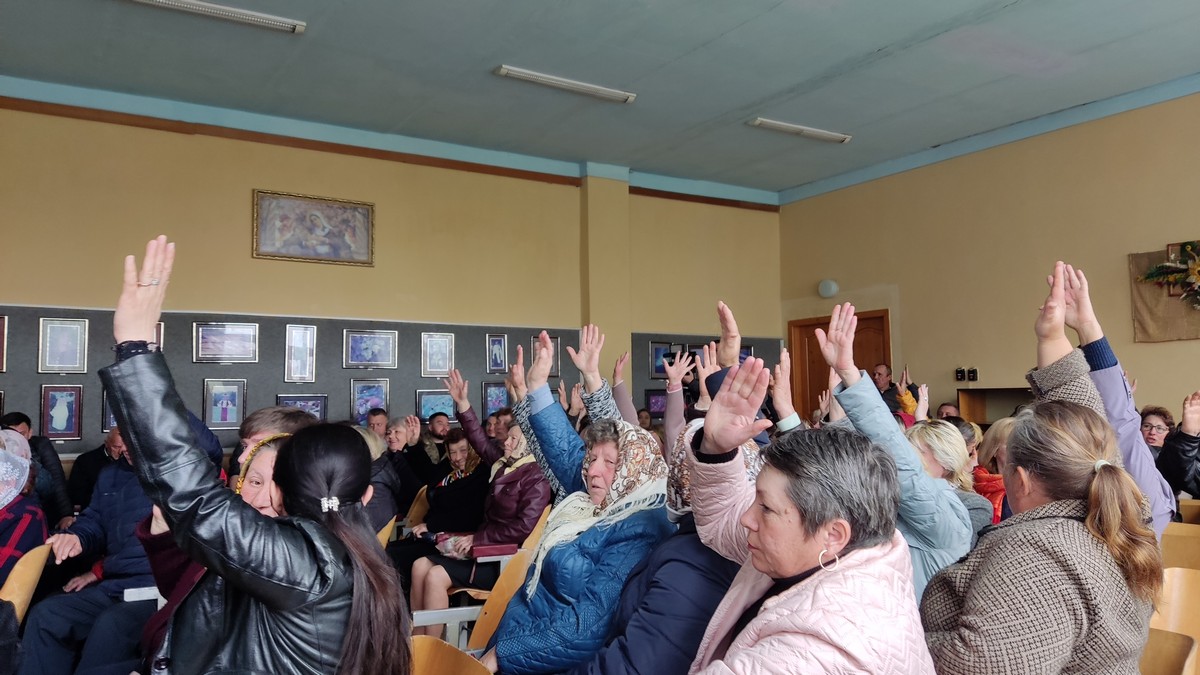 Все робилося для того, аби ми не знали, – у Марківцях відбувся схід села через скандальну передачу гектарів лісу (ФОТО, ВІДЕО)