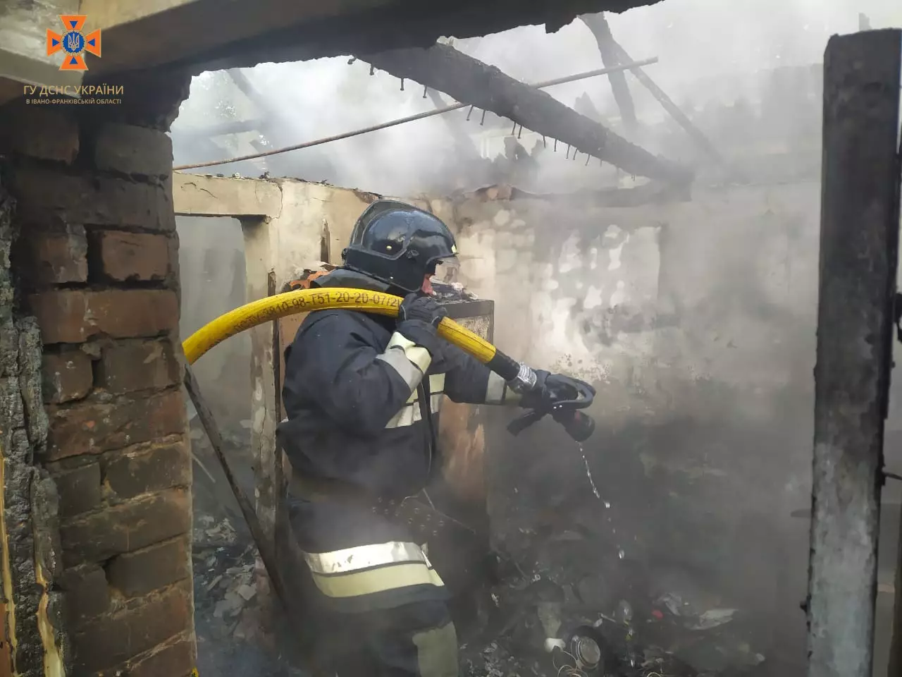 Вранці на Тлумаччині горіла господарська будівля (ФОТОФАКТ)