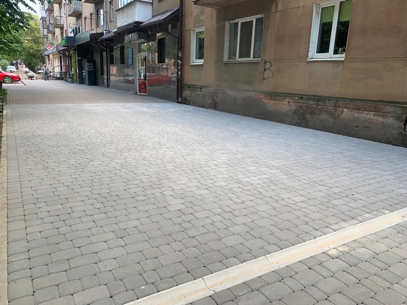 Транспортний інженер розкритикував роботи з влаштування бруківки на Бельведерській, якими хвалився мер
