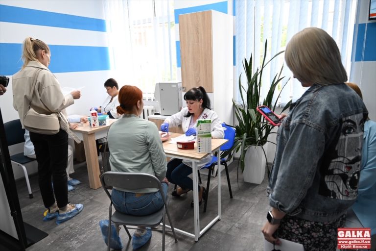 У Франківську оновили кімнату та техніку для збору крові й нагородили найактивніших донорів (ФОТО)