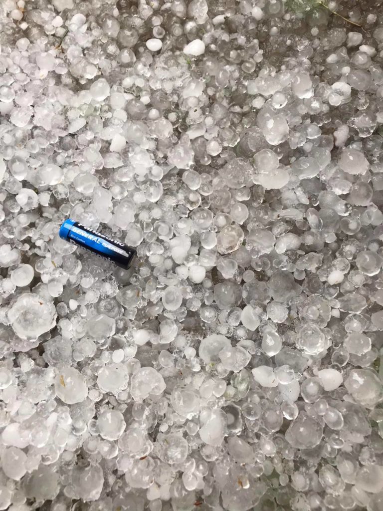 На Прикарпатті чергові вимкнення світла. Причина – град