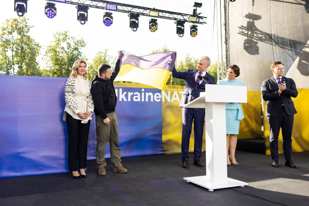 У Вільнюсі замайорів бойовий прапор “Едельвейсів” з Бахмута (ФОТО, ВІДЕО)