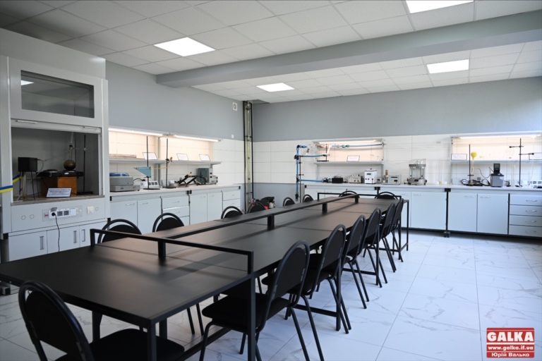 Оновлену за мільйон гривень навчальну лабораторію урочисто відкрили в університеті нафти і газу (ФОТО)