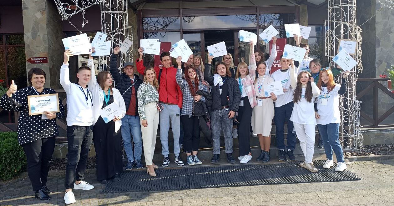 «Junior Achievement Ukraine»: у Франківську прикарпатська молодь вчилась втілювати бізнес-ідеї в реальність (ФОТО)