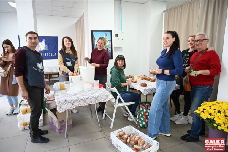 Як у Франківську місцеві та переселенці допомагають людям у скруті (ФОТО)