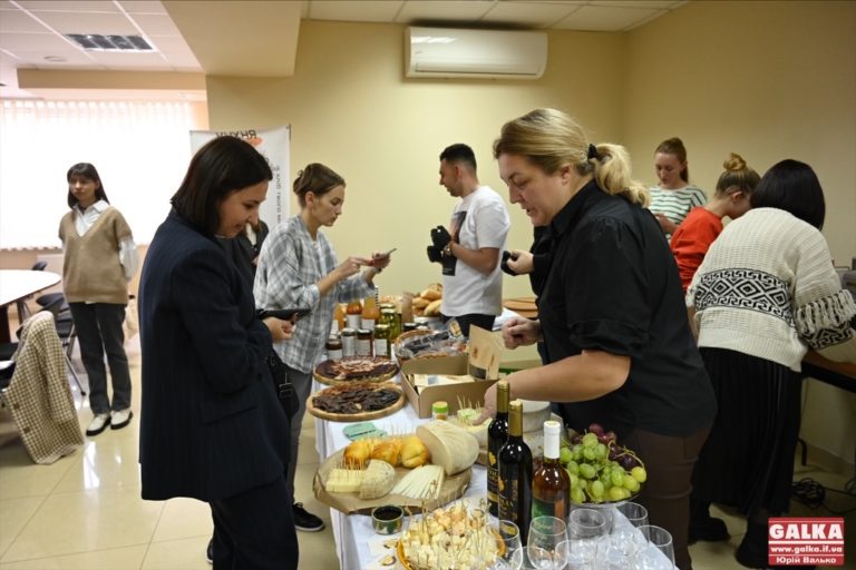 В Івано-Франківську хлібом, мʼясом і мікрогріном обʼєднують маленький і великий бізнеси (ФОТО)