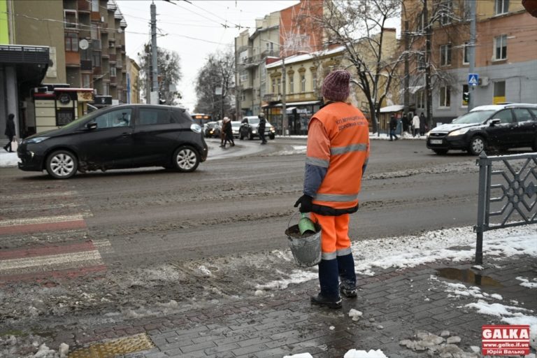 Проблеми будуть: Марцінків закликає франківців прибирати сніг у разі сильних опадів (ВІДЕО)