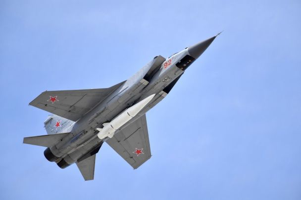 Зеленський доручив не зупиняти країну під час зльоту МіГів