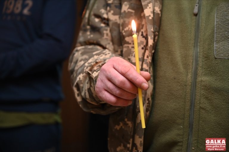 У Франківську воїнам, які лікуються після поранень, передали Вифлеємський вогонь миру (ФОТОРЕПОРТАЖ)