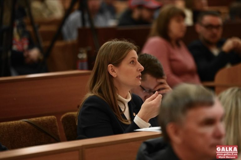 “Не щастить з Мар’янками”: депутатка заявила про сексизм від мера Марцінківа (ВІДЕО)