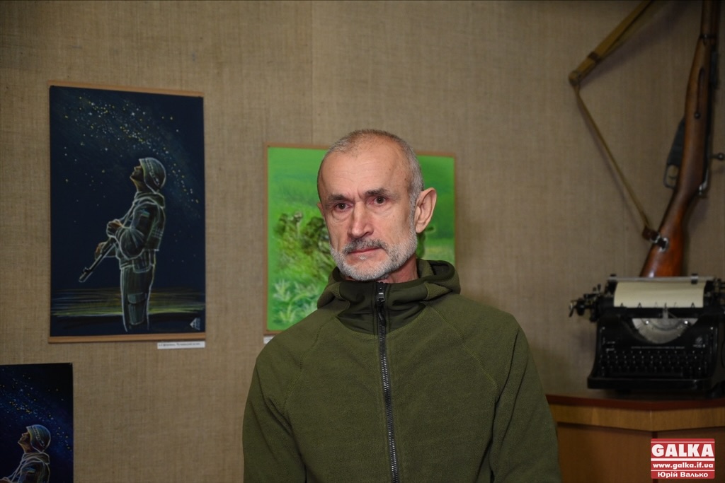 Малював на фронті: запрацювала виставка воїна й митця з Франківська Андрія Єфіменка (ФОТО)