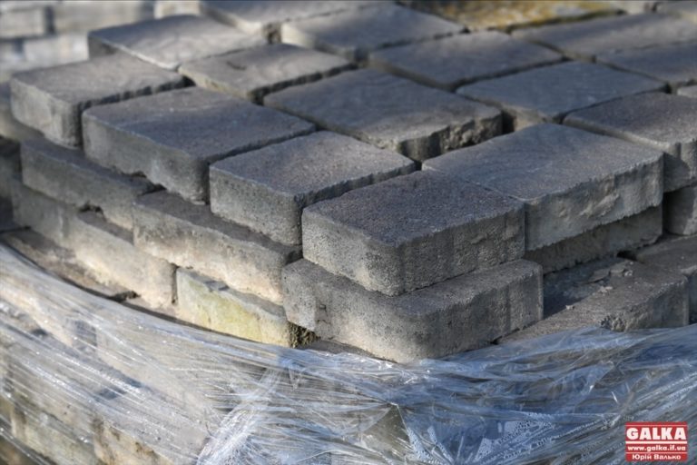 Ще одну прибудинкову територію у Франківську планують відремонтувати за 1,6 млн грн